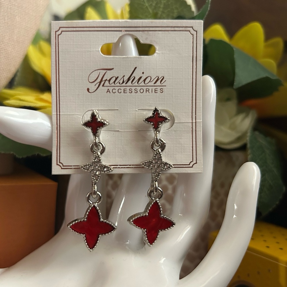 ✨ New ✨ Gorgeous Red & Sliver Earrings ✨